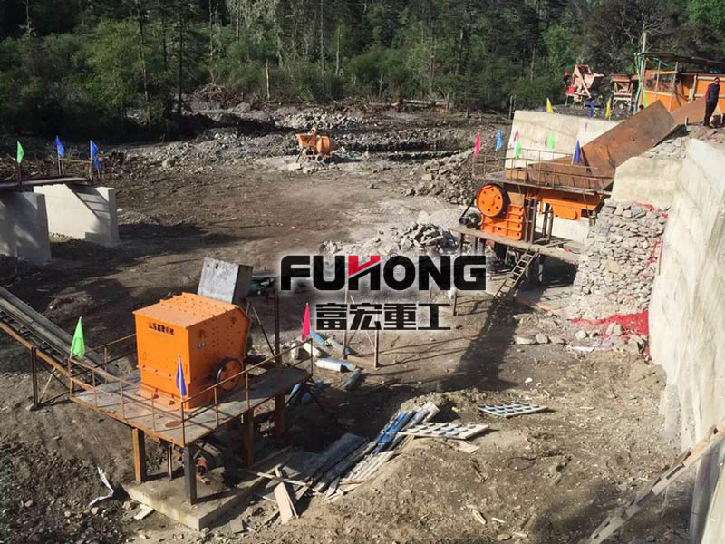 反擊式破碎機破碎比大、破碎效率高、維修方便，運行費用低